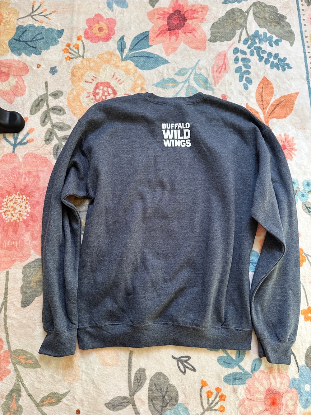 Gildan Charcoal Gray Crewneck with White & Yellow Buffalo Wild Wings Logo - Picture 4 of 4
